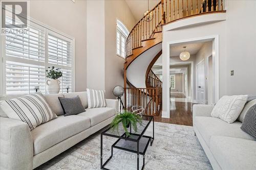 2523 Highmount Crescent, Oakville, ON - Indoor Photo Showing Living Room