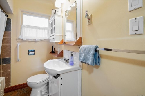 4029 Carey Rd, Saanich, BC 