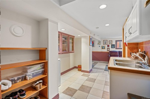 4029 Carey Rd, Saanich, BC 