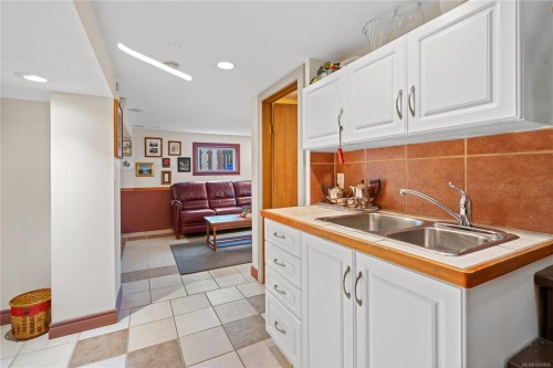 4029 Carey Rd, Saanich, BC 