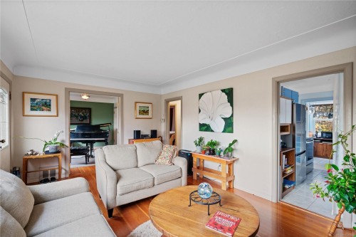 4029 Carey Rd, Saanich, BC 