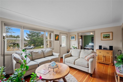 4029 Carey Rd, Saanich, BC 