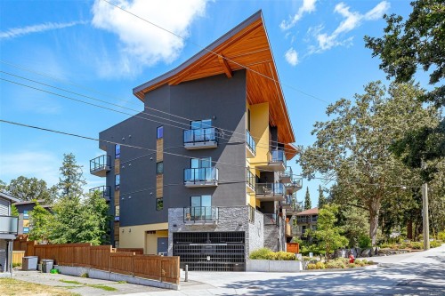 210-991 Mckenzie Ave, Saanich, BC - Outdoor