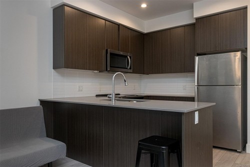 210-991 Mckenzie Ave, Saanich, BC - Indoor Photo Showing Kitchen