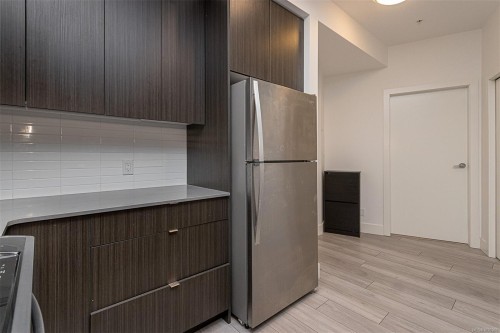 210-991 Mckenzie Ave, Saanich, BC - Indoor Photo Showing Kitchen