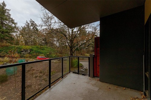 210-991 Mckenzie Ave, Saanich, BC - Outdoor