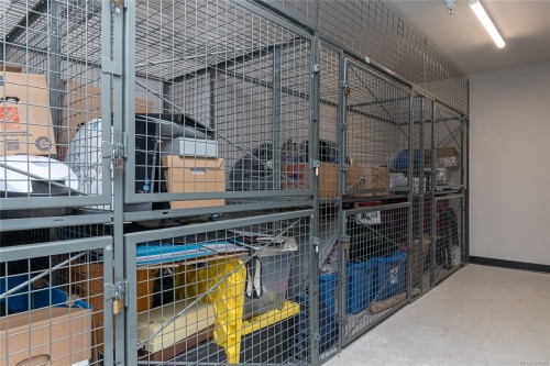 210-991 Mckenzie Ave, Saanich, BC - Indoor