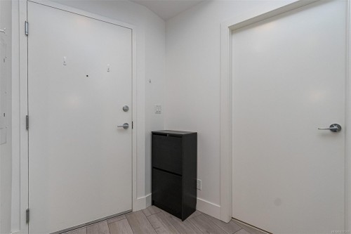 210-991 Mckenzie Ave, Saanich, BC - Indoor Photo Showing Other Room