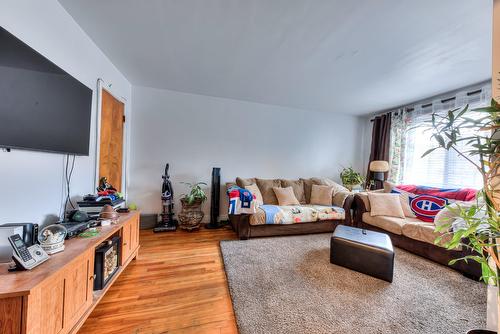 Living room - 7750 Rue Chambord, Montréal (Villeray/Saint-Michel/Parc-Extension), QC - Indoor Photo Showing Living Room