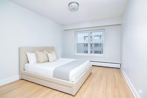 Bedroom - 12-3510 Rue De La Montagne, Montréal (Ville-Marie), QC - Indoor Photo Showing Bedroom
