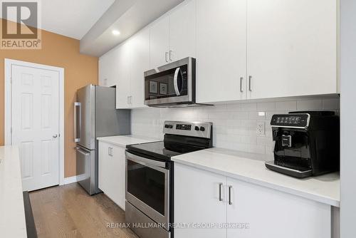 210 Hawkmere Way, Ottawa, ON - Indoor Photo Showing Kitchen With Stainless Steel Kitchen With Upgraded Kitchen