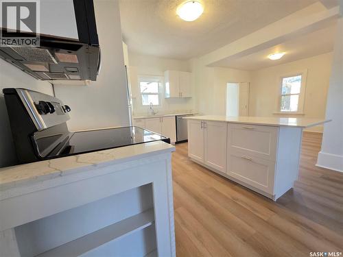 430 2Nd Avenue Ne, Swift Current, SK - Indoor Photo Showing Kitchen