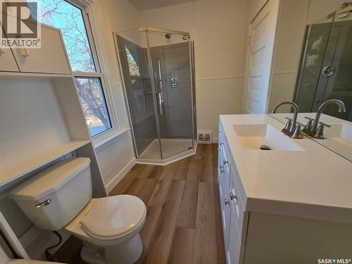 430 2Nd Avenue Ne, Swift Current, SK - Indoor Photo Showing Bathroom