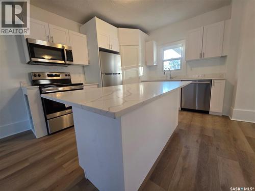 430 2Nd Avenue Ne, Swift Current, SK - Indoor Photo Showing Kitchen
