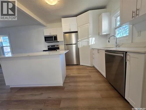 430 2Nd Avenue Ne, Swift Current, SK - Indoor Photo Showing Kitchen