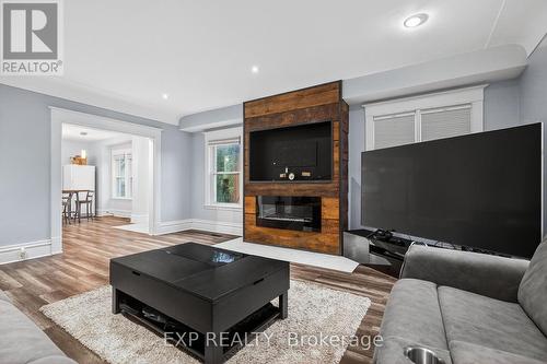 316 North Shore Boulevard W, Burlington, ON - Indoor Photo Showing Living Room With Fireplace