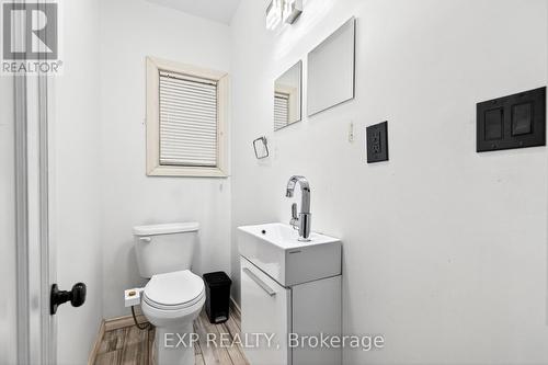 316 North Shore Boulevard W, Burlington, ON - Indoor Photo Showing Bathroom