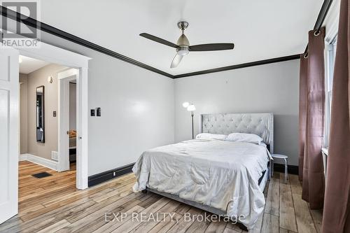 316 North Shore Boulevard W, Burlington, ON - Indoor Photo Showing Bedroom