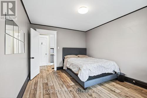 316 North Shore Boulevard W, Burlington, ON - Indoor Photo Showing Bedroom