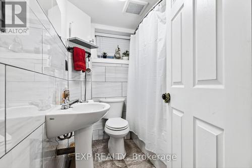 316 North Shore Boulevard W, Burlington, ON - Indoor Photo Showing Bathroom