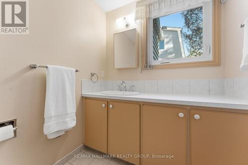 1884 Elmridge Drive, Ottawa, ON - Indoor Photo Showing Bathroom