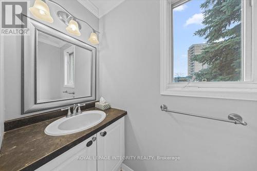 107 Corsica Private, Ottawa, ON - Indoor Photo Showing Bathroom
