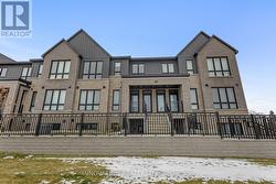 UNIT F - 800 ROGER GRIFFITHS AVENUE  Ottawa, ON K2S 3A9