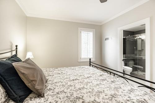 Primary bedroom - 5640 Av. De Canterbury, Montréal (Côte-Des-Neiges/Notre-Dame-De-Grâce), QC - Indoor Photo Showing Bedroom