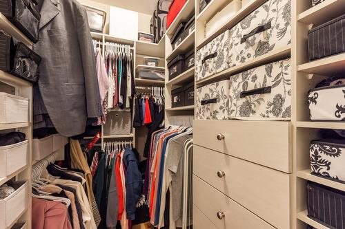 Walk-in closet - 5640 Av. De Canterbury, Montréal (Côte-Des-Neiges/Notre-Dame-De-Grâce), QC - Indoor With Storage