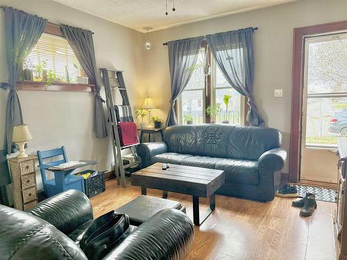 265 Ray Boulevard, Thunder Bay, ON - Indoor Photo Showing Living Room