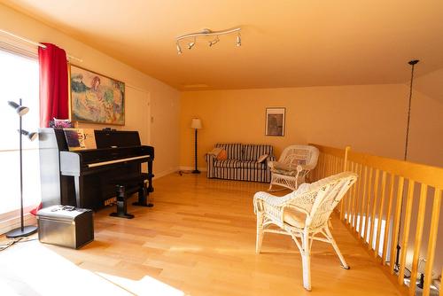 Mezzanine - 302-2092 Av. Albert-Murphy, Laval (Chomedey), QC - Indoor