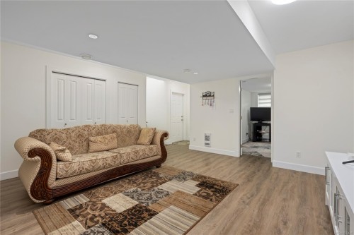 2270 Leighton Rd, Nanaimo, BC 