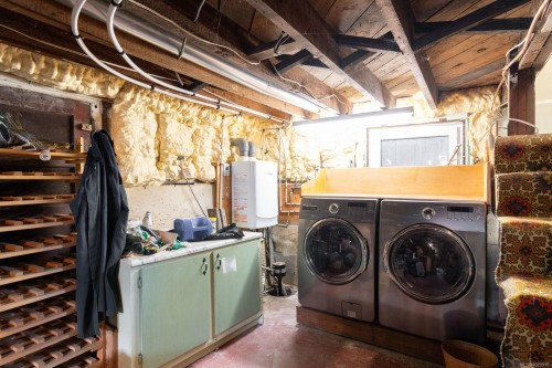 1256 Walnut St, Victoria, BC 