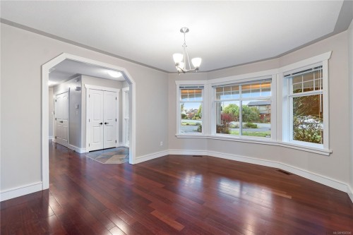 610 Forsyth Ave, Parksville, BC 