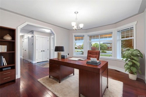 610 Forsyth Ave, Parksville, BC 