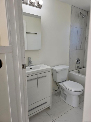 997 Hecate St, Nanaimo, BC - Indoor Photo Showing Bathroom