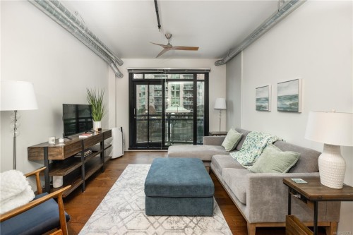 216-1029 View St, Victoria, BC - Indoor Photo Showing Living Room