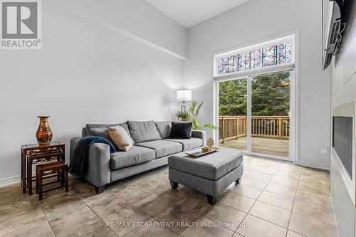 5 - 2848 King Street, Lincoln, ON - Indoor Photo Showing Living Room