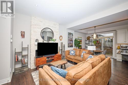 5 - 608 Simcoe Street, Niagara-On-The-Lake (Town), ON - Indoor Photo Showing Living Room