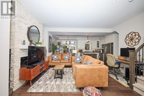 5 - 608 Simcoe Street, Niagara-On-The-Lake (Town), ON - Indoor With Fireplace