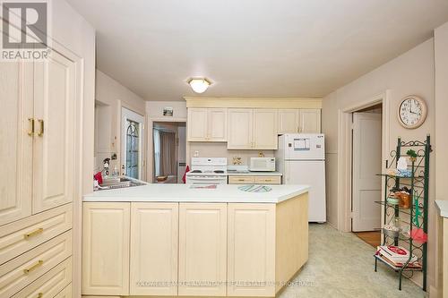 4900 Simcoe Street, Niagara Falls (Cherrywood), ON - Indoor Photo Showing Kitchen