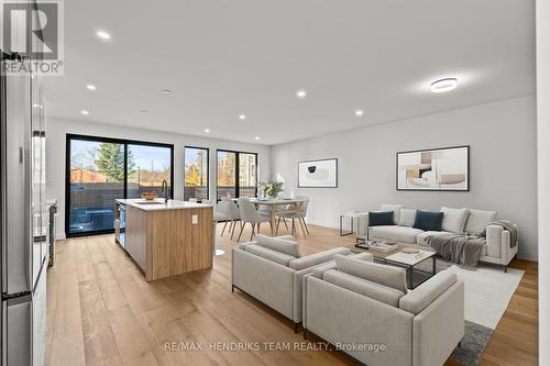 102 Lametti Drive, Pelham (Fonthill), ON - Indoor Photo Showing Living Room