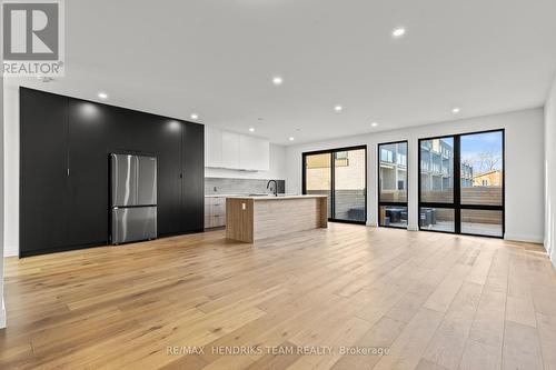 102 Lametti Drive, Pelham (Fonthill), ON - Indoor Photo Showing Kitchen