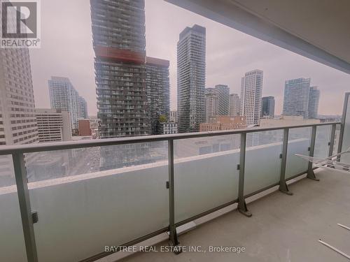 1610 - 2221 Yonge Street, Toronto, ON - Outdoor