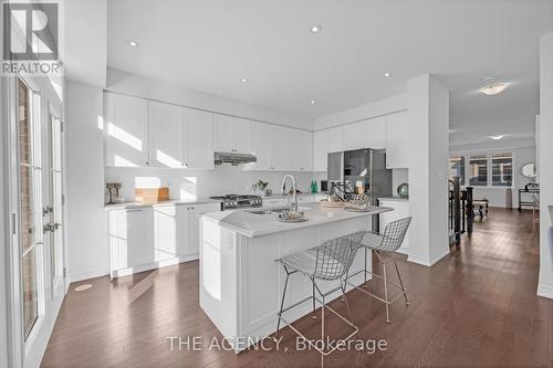 33 Bruce Boyd Drive, Markham, ON - Indoor Photo Showing Kitchen With Upgraded Kitchen