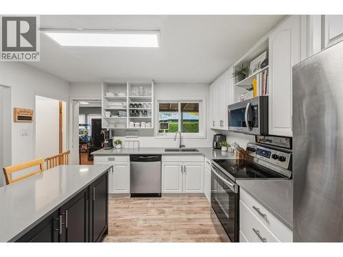 kitchen - 225 Circle Drive, Oliver, BC - Indoor Photo Showing Kitchen With Double Sink