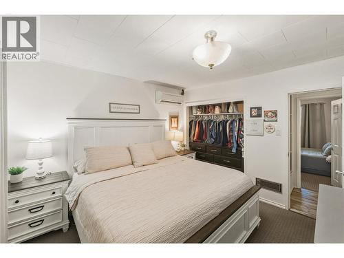 Primary bedroom - 225 Circle Drive, Oliver, BC - Indoor Photo Showing Bedroom