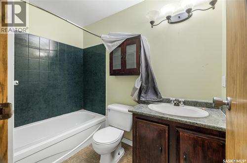 203 2931 Harding Street, Regina, SK - Indoor Photo Showing Bathroom