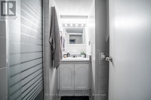 73 Kenilworth Avenue S, Hamilton, ON - Indoor Photo Showing Bathroom