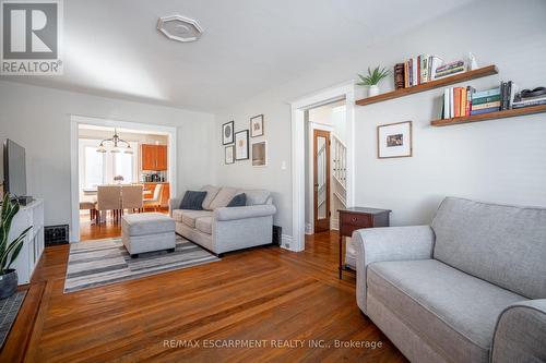 73 Kenilworth Avenue S, Hamilton, ON - Indoor Photo Showing Living Room